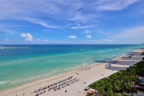 Copropriété à louer à Sunny Isles Beach, Floride: 2 chambres, 132.85 m2 № 2013511 - photo 15