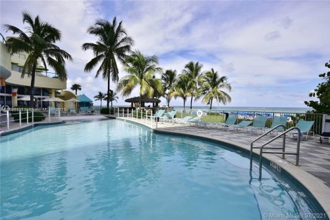 Copropriété à louer à Sunny Isles Beach, Floride: 2 chambres, 132.85 m2 № 2013511 - photo 19