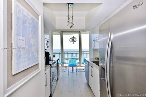 Copropriété à louer à Sunny Isles Beach, Floride: 2 chambres, 132.85 m2 № 2013511 - photo 5