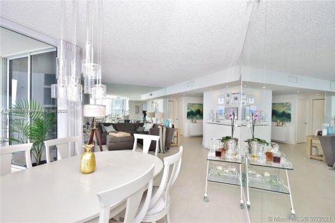 Copropriété à louer à Sunny Isles Beach, Floride: 2 chambres, 132.85 m2 № 2013511 - photo 8