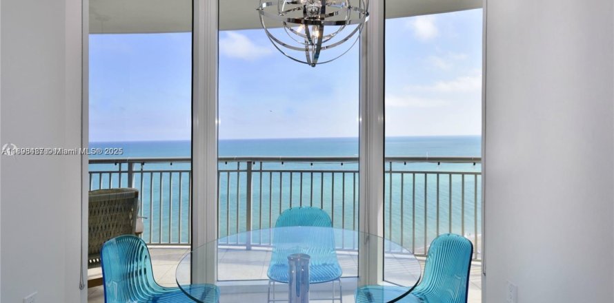 Condo à Sunny Isles Beach, Floride, 2 chambres  № 2013511