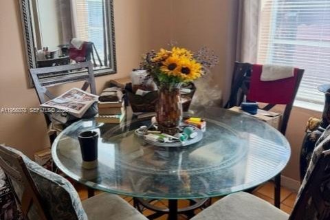 Commercial property in Miami, Florida 180.79 sq.m. № 2010534 - photo 3