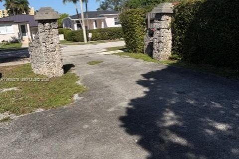 Commercial property in Miami, Florida 180.79 sq.m. № 2010534 - photo 2