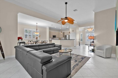 House in Port St. Lucie, Florida 2 bedrooms, 196.3 sq.m. № 2187123 - photo 12