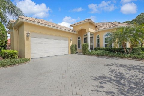 House in Port St. Lucie, Florida 2 bedrooms, 196.3 sq.m. № 2187123