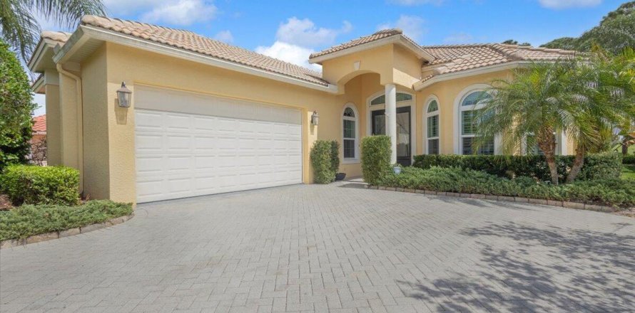 House in Port St. Lucie, Florida 2 bedrooms, 196.3 sq.m. № 2187123