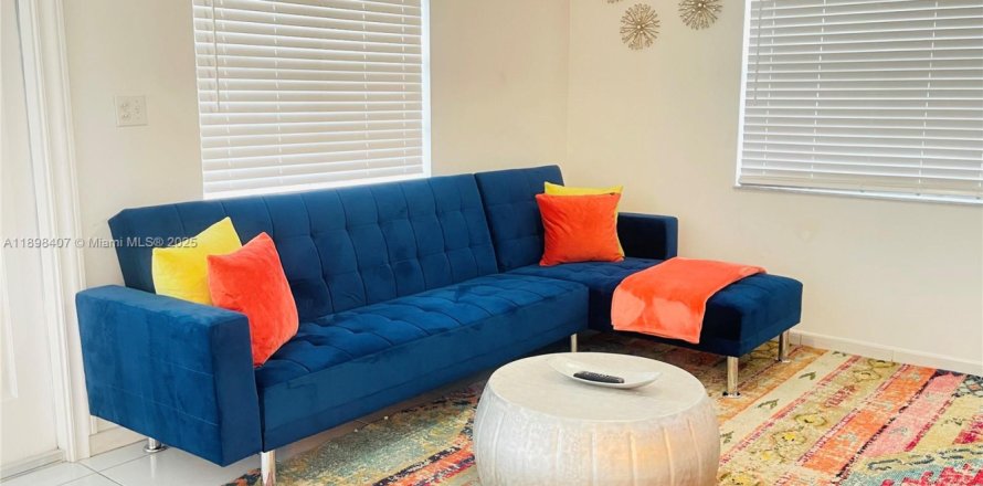 Casa en Miami, Florida 3 dormitorios, 256.41 m2 № 2081593