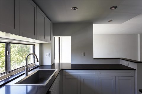 Condominio en venta en Sunny Isles Beach, Florida, 1 dormitorio, 71.26 m2 № 1999476 - foto 23