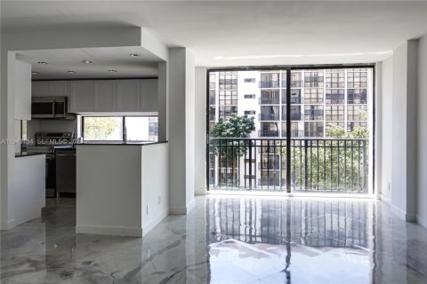 Condominio en venta en Sunny Isles Beach, Florida, 1 dormitorio, 71.26 m2 № 1999476 - foto 7