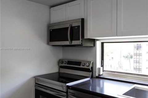 Condominio en venta en Sunny Isles Beach, Florida, 1 dormitorio, 71.26 m2 № 1999476 - foto 19