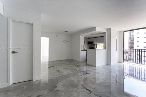 Condominio en Sunny Isles Beach, Florida, 1 dormitorio  № 1999476
