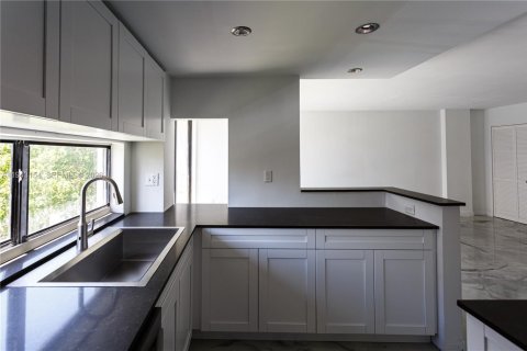 Condominio en venta en Sunny Isles Beach, Florida, 1 dormitorio, 71.26 m2 № 1999476 - foto 25