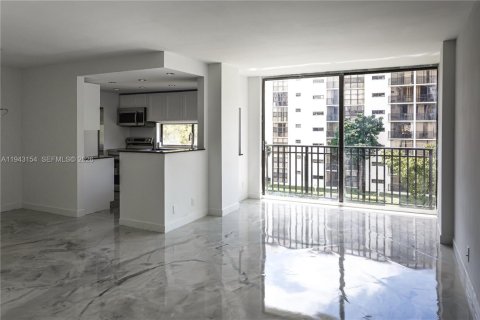 Condominio en venta en Sunny Isles Beach, Florida, 1 dormitorio, 71.26 m2 № 1999476 - foto 12