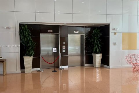 Condo in Aventura, Florida, 2 bedrooms № 2016359 - photo 16