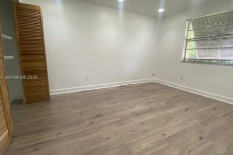 Condominio en alquiler en Miami, Florida, 2 dormitorios, 105.91 m2 № 2257872 - foto 6