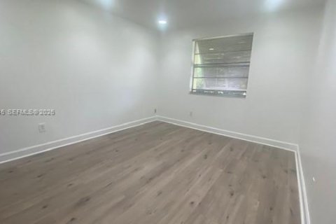 Condominio en alquiler en Miami, Florida, 2 dormitorios, 105.91 m2 № 2257872 - foto 5