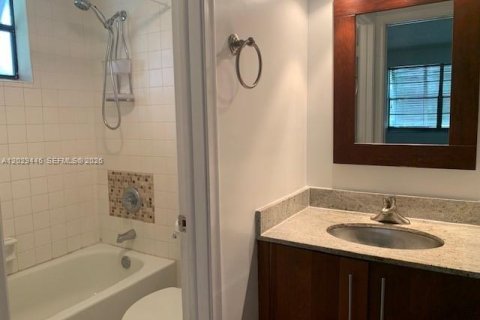 Condominio en alquiler en Miami, Florida, 2 dormitorios, 105.91 m2 № 2257872 - foto 10
