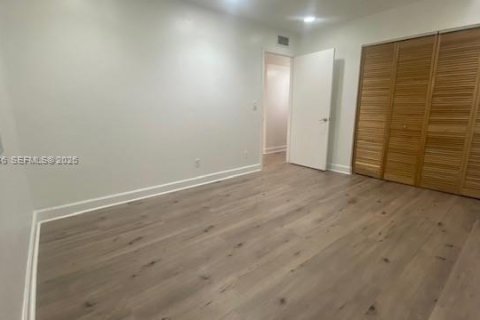 Condominio en alquiler en Miami, Florida, 2 dormitorios, 105.91 m2 № 2257872 - foto 7