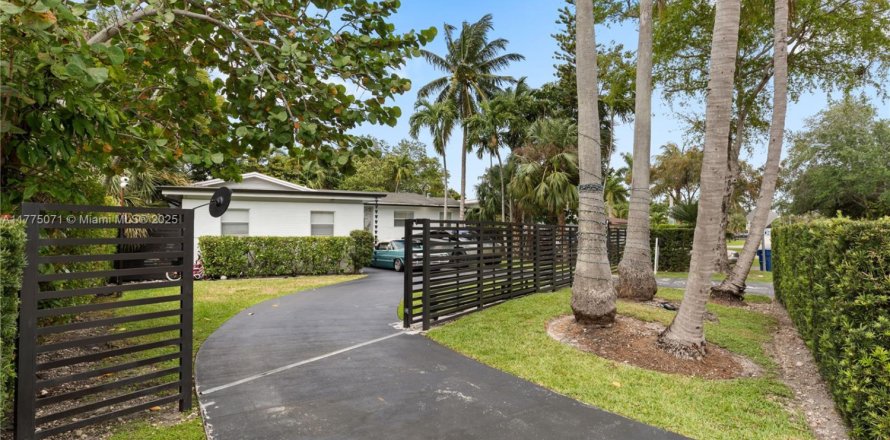 Casa en Miami, Florida 3 dormitorios, 172.89 m2 № 1696815