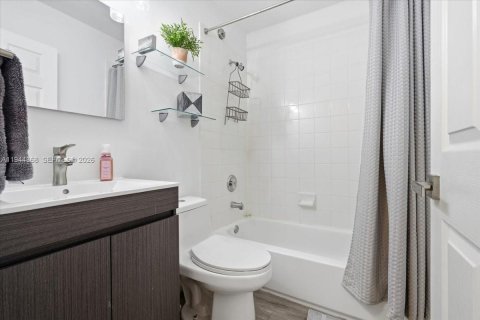 Villa ou maison à vendre à Doral, Floride: 4 chambres, 214.79 m2 № 2008808 - photo 13