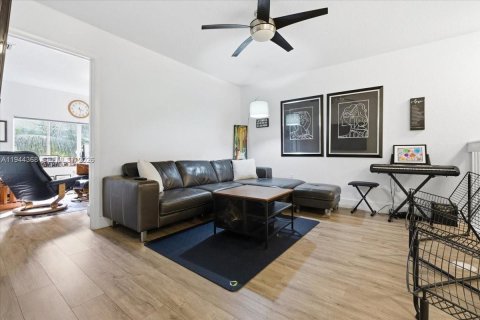 Villa ou maison à vendre à Doral, Floride: 4 chambres, 214.79 m2 № 2008808 - photo 14