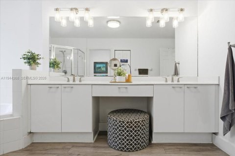 Villa ou maison à vendre à Doral, Floride: 4 chambres, 214.79 m2 № 2008808 - photo 18