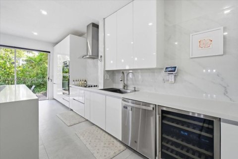 Villa ou maison à vendre à Doral, Floride: 4 chambres, 214.79 m2 № 2008808 - photo 4