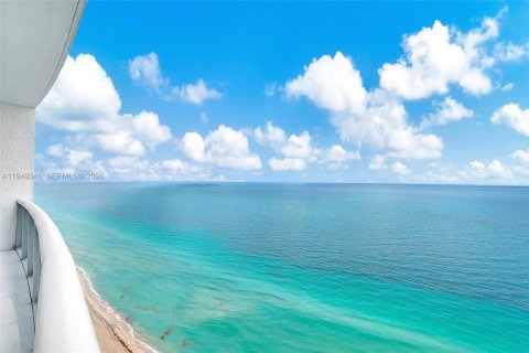 Купить кондоминиум в Холливуд, Флорида 3 спальни, 315.4м2, № 2006406 - фото 15