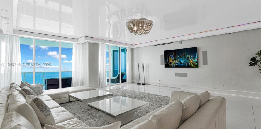 Кондоминиум с 3 спальнями в Холливуд, Флорида № 2006406