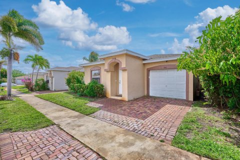 Villa ou maison à vendre à Boynton Beach, Floride: 3 chambres, 100.71 m2 № 2085268 - photo 4