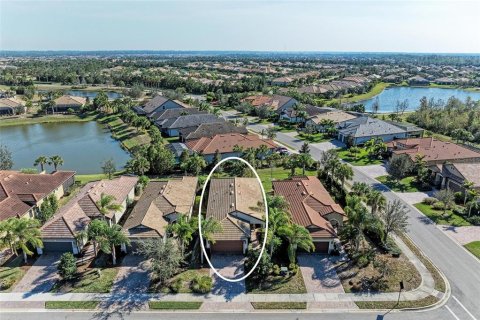 House in Bradenton, Florida 2 bedrooms, 133.78 sq.m. № 1681542 - photo 1