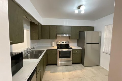 Condo in St. Lucie, Florida, 2 bedrooms № 2083060 - photo 2