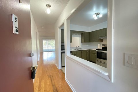 Condo in St. Lucie, Florida, 2 bedrooms № 2083060 - photo 5