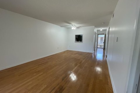 Condo in St. Lucie, Florida, 2 bedrooms № 2083060 - photo 3
