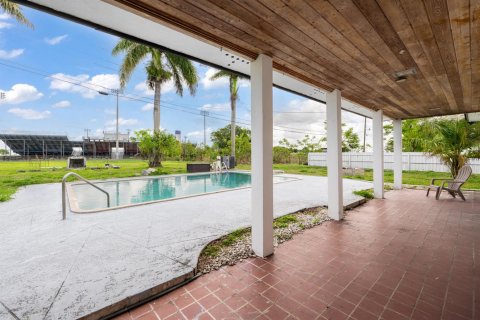Villa ou maison à vendre à Pahokee, Floride: 3 chambres, 216.56 m2 № 2146874 - photo 5