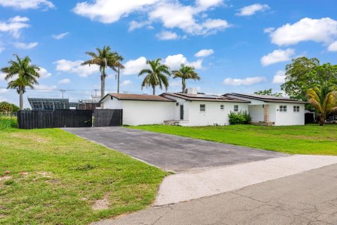 Villa ou maison à vendre à Pahokee, Floride: 3 chambres, 216.56 m2 № 2146874 - photo 6