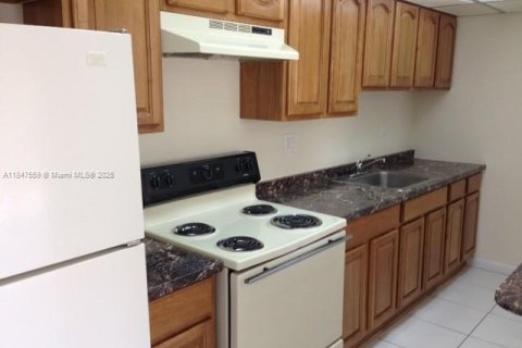 Condo in Doral, Florida, 1 bedroom  № 1847679 - photo 2