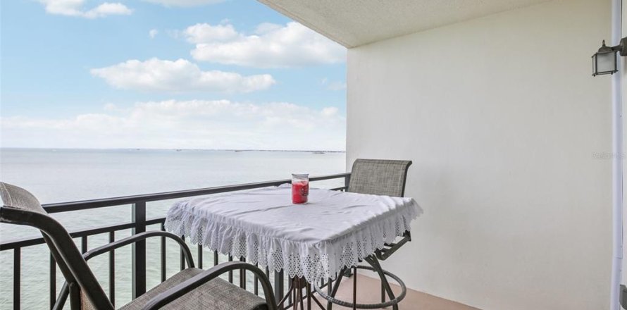 Condo à Dunedin, Floride, 2 chambres  № 2094840