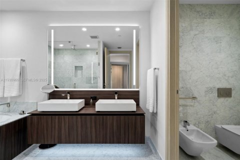 Condominio en venta en Miami, Florida, 4 dormitorios, 224.64 m2 № 2076989 - foto 10