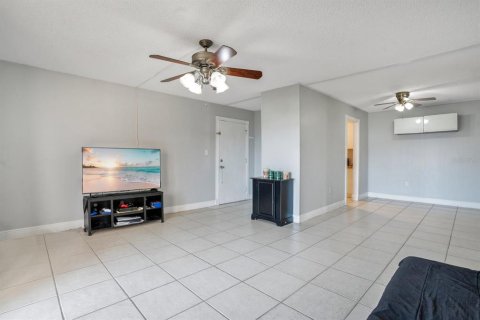 Condo in Altamonte Springs, Florida, 2 bedrooms  № 1852812 - photo 9