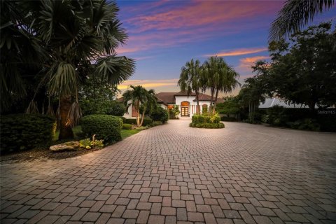 Villa ou maison à vendre à Bradenton, Floride: 4 chambres, 421.68 m2 № 2399245 - photo 9