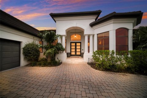 Villa ou maison à vendre à Bradenton, Floride: 4 chambres, 421.68 m2 № 2399245 - photo 11