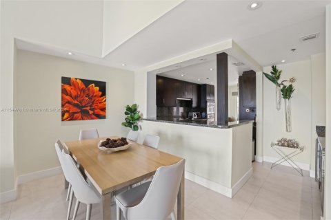 Снять в аренду кондоминиум в Майами-Бич, Флорида 3 спальни, 207.54м2, № 1985178 - фото 4