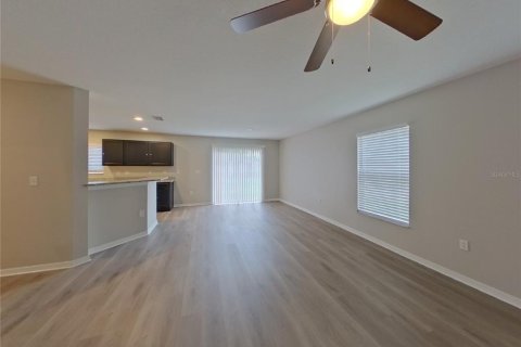 Casa en alquiler en Land O' Lakes, Florida, 3 dormitorios, 172.98 m2 № 1911082 - foto 2