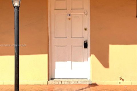 Condo in Miami, Florida, 1 bedroom  № 2082317 - photo 13