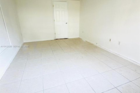 Condo in Miami, Florida, 1 bedroom  № 2082317 - photo 5