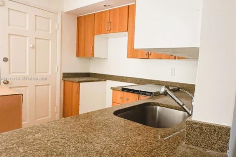 Condo in Miami, Florida, 1 bedroom  № 2082317 - photo 10