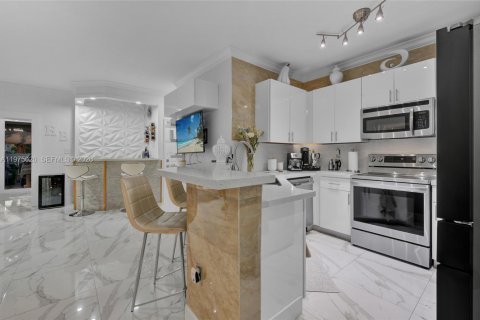 House in Homestead, Florida 3 bedrooms, 146.79 sq.m. № 2041772 - photo 6