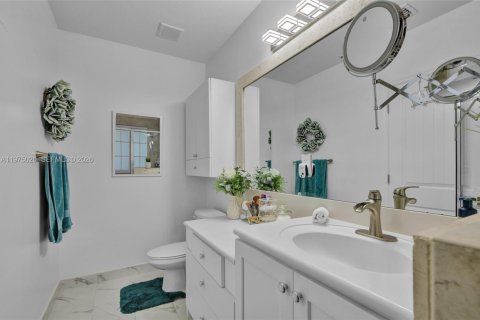 House in Homestead, Florida 3 bedrooms, 146.79 sq.m. № 2041772 - photo 27