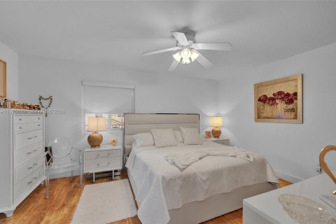 House in Homestead, Florida 3 bedrooms, 146.79 sq.m. № 2041772 - photo 23